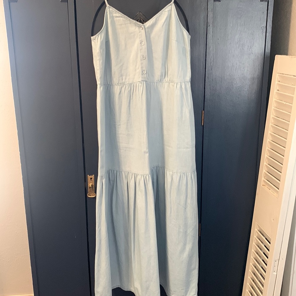 Beautiful Chambray dress.